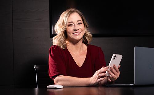 Dra. Aline Guzzi, especialista em estética dental