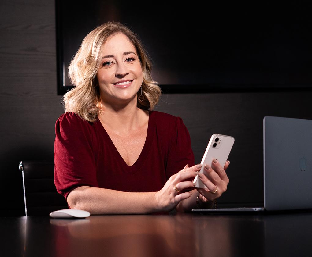 Dra. Aline Guzzi, especialista em estética dental