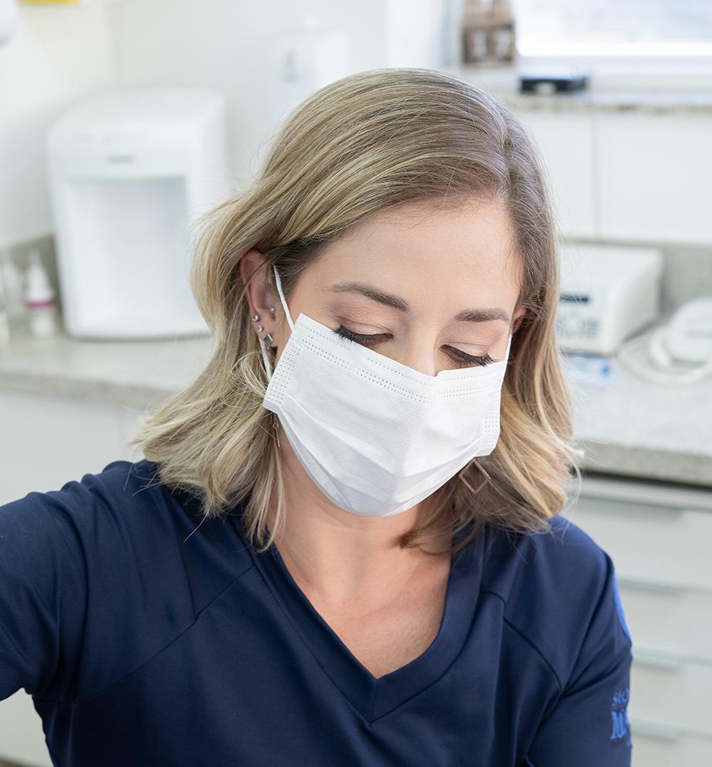 Tratamento de odontologia clínica e estética pela Dra. Aline Guzzi